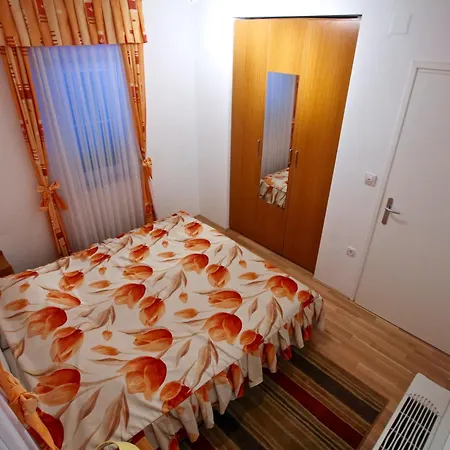 Apartment Smirna *