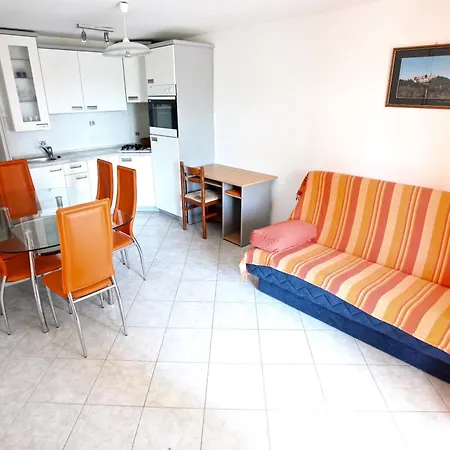 Smirna Apartamento *