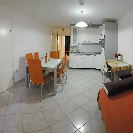 Smirna Apartment *