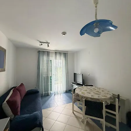 Apartment Smirna *