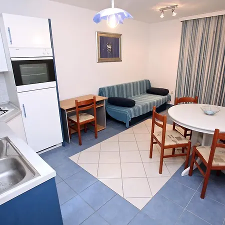 Smirna Apartment *